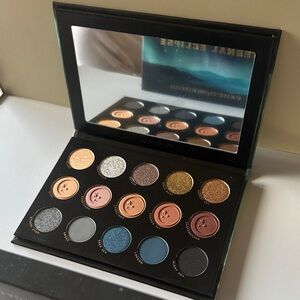 Lunar Beauty Eternal Eclipse Eyeshadow Palette - Blue and Gold